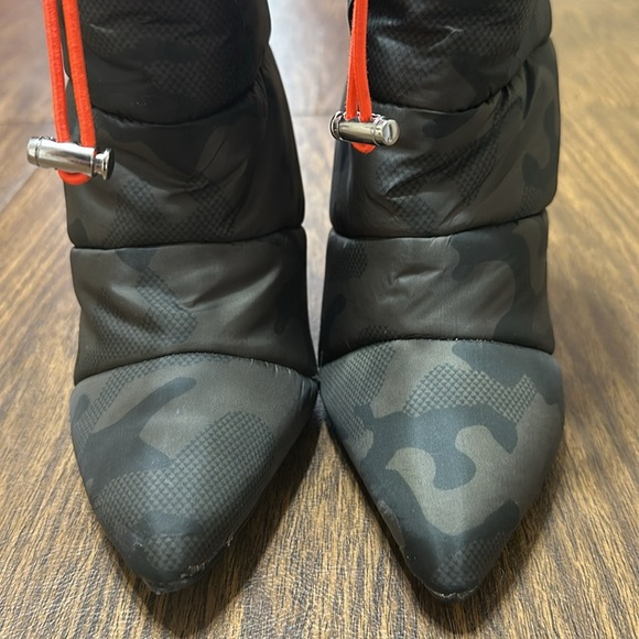 Steve Madden Black Camouflage Heeled Boots - Picture 10 of 11